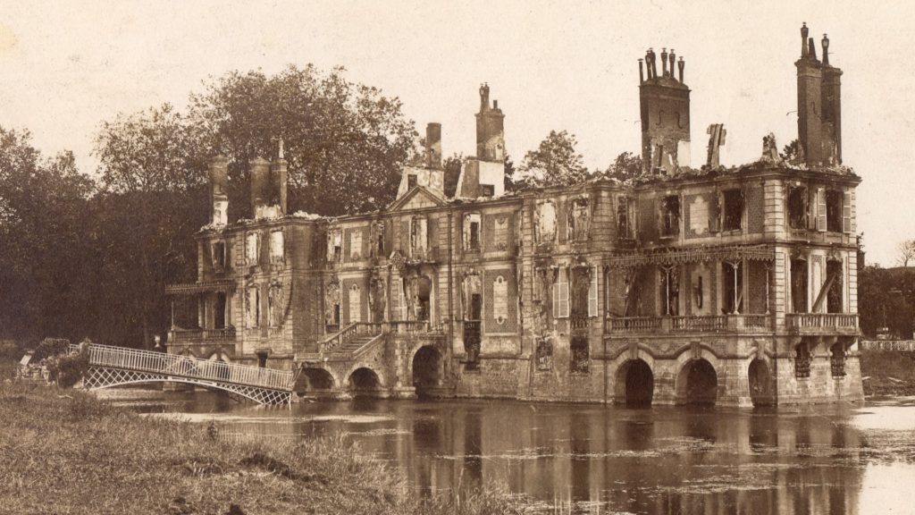 Carte postale - Chateau de Ricquebourg incendié